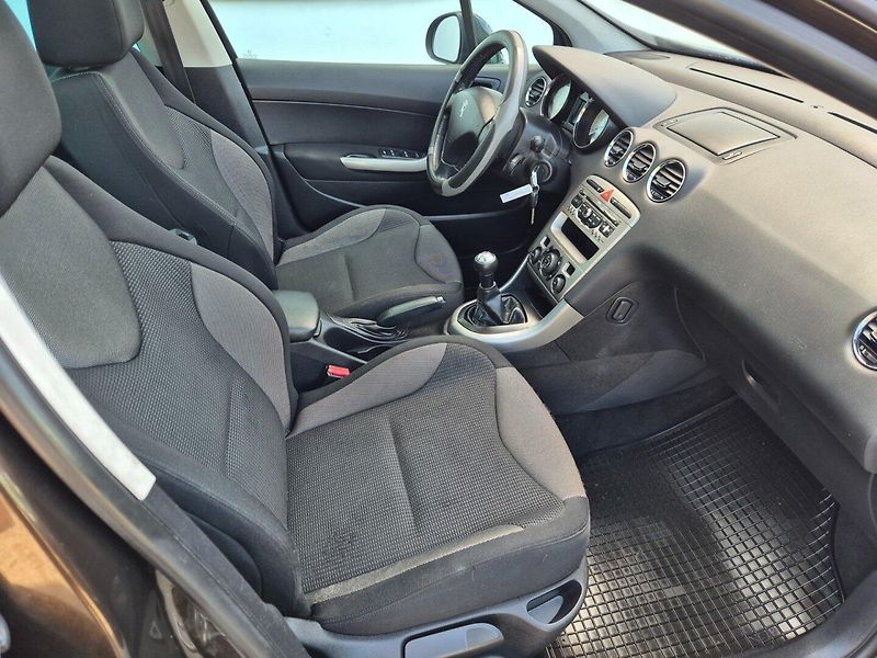 Peugeot 308 (2013) 1.6HDi Xenony , TZ , Nová STK - fotka 11 z 32