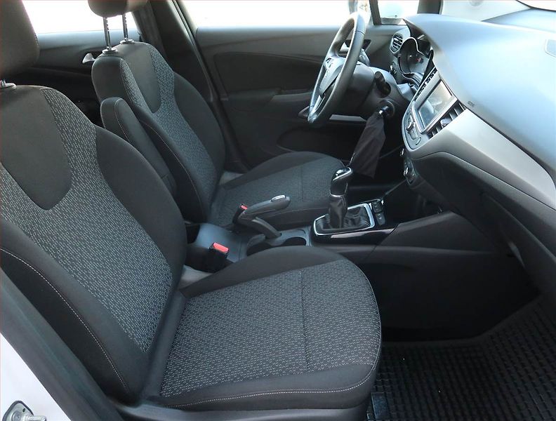 Opel Crossland X (2021) Enjoy 1.2, ČR,1.maj - fotka 9 z 19