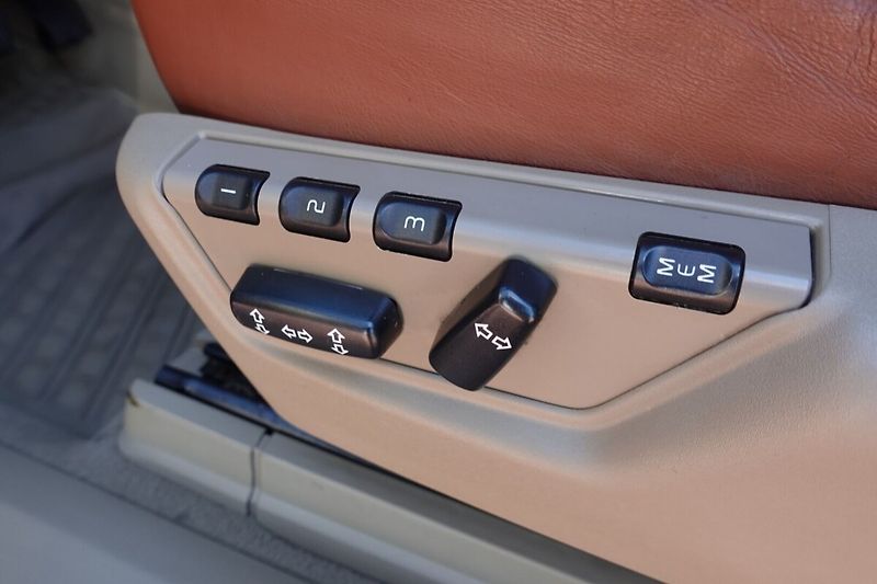 Volvo XC90 ZLEVNĚNO 2,4D5 136kW Summum 4x - fotka 10 z 28