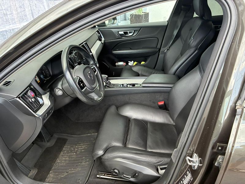 Volvo V60 (2020) 2.0D,140KW,BLIS,ACC,MATRIX,DPH - fotka 25 z 26