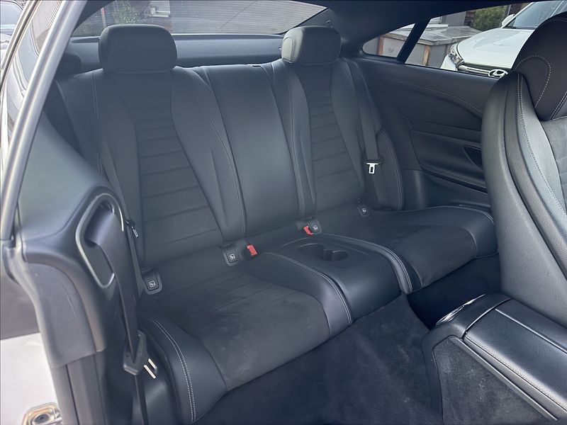Mercedes-Benz Třídy E 220d AMG 4Matic - fotka 25 z 26
