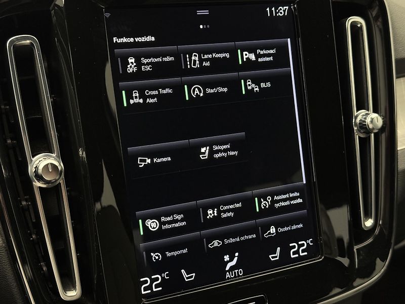 Volvo XC40 D3 MOMENTUM AUT  - fotka 31 z 46