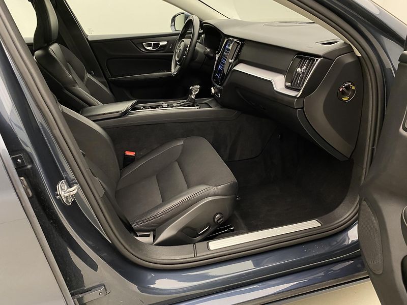 Volvo S60 T4 MOMENTUM AUT  - fotka 23 z 42