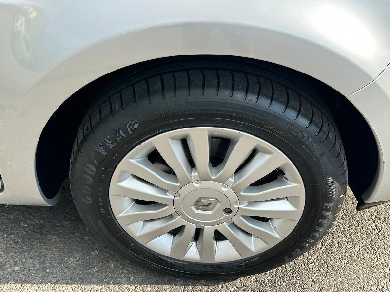 Renault Clio (2011) KOMBI 1.2 16V/76kW * 1.Maj.    - fotka 30 z 33