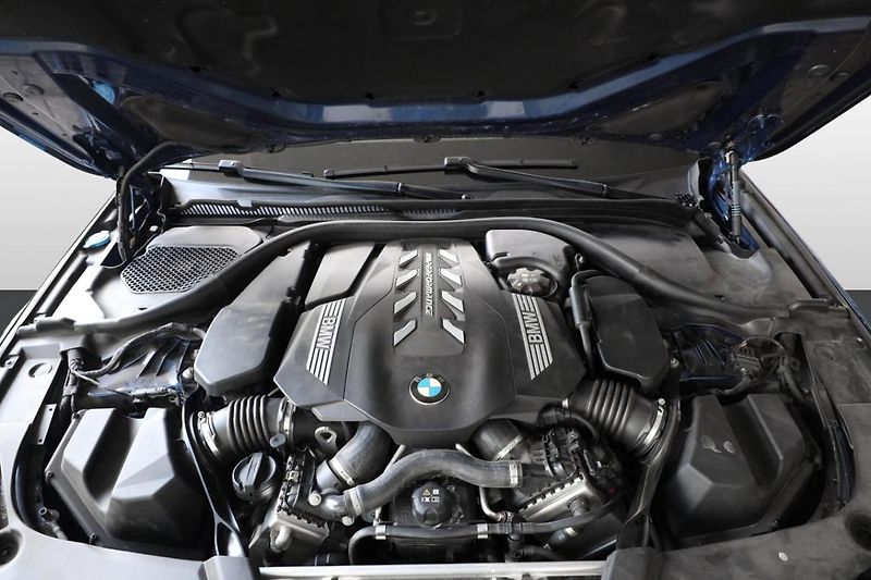 BMW Řada 5 M550i xDrive - fotka 9 z 30