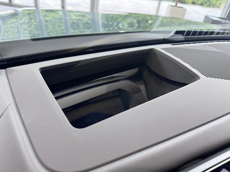 BMW Řada 5 520d xDrive Touring M-Sport - fotka 10 z 29