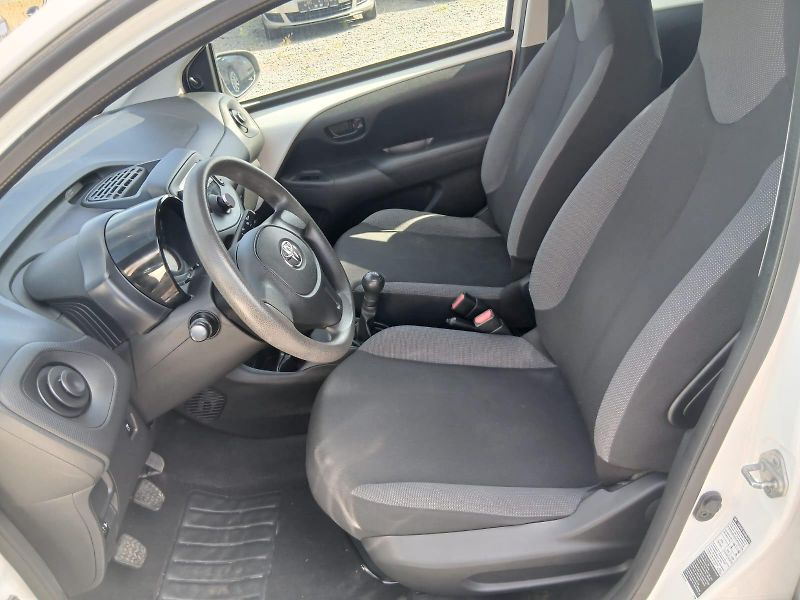 Toyota Aygo 1.0, 51 kW, klima - fotka 19 z 38
