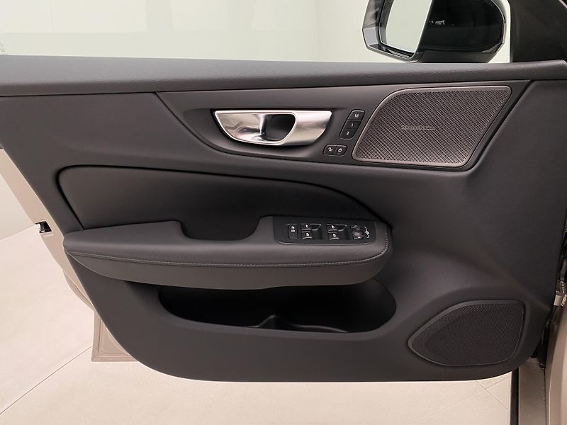 Volvo V60 (2026) B4 AUT DARK PLUS - fotka 7 z 61