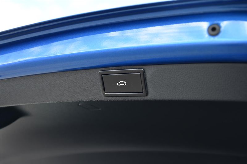 Škoda Octavia 2.0 TDI 110kW DSG STYLE ČR - fotka 13 z 31