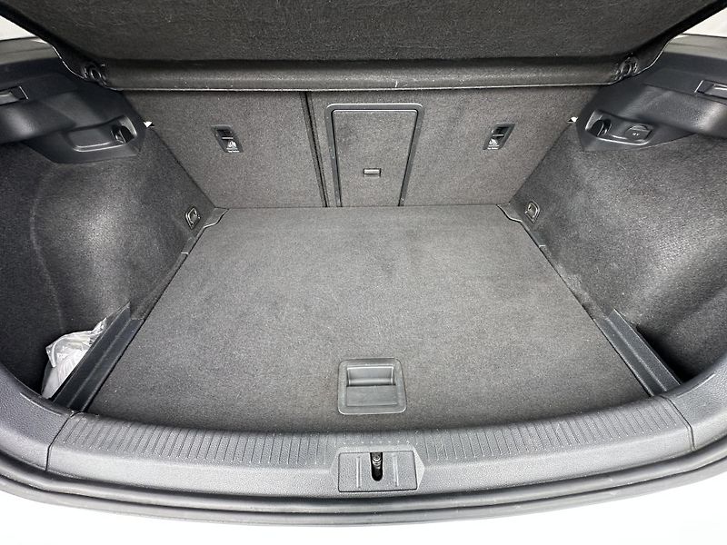 Volkswagen Golf (2019) IQ.DRIVE 1.5TSI110kW 2.Maj. - fotka 33 z 40