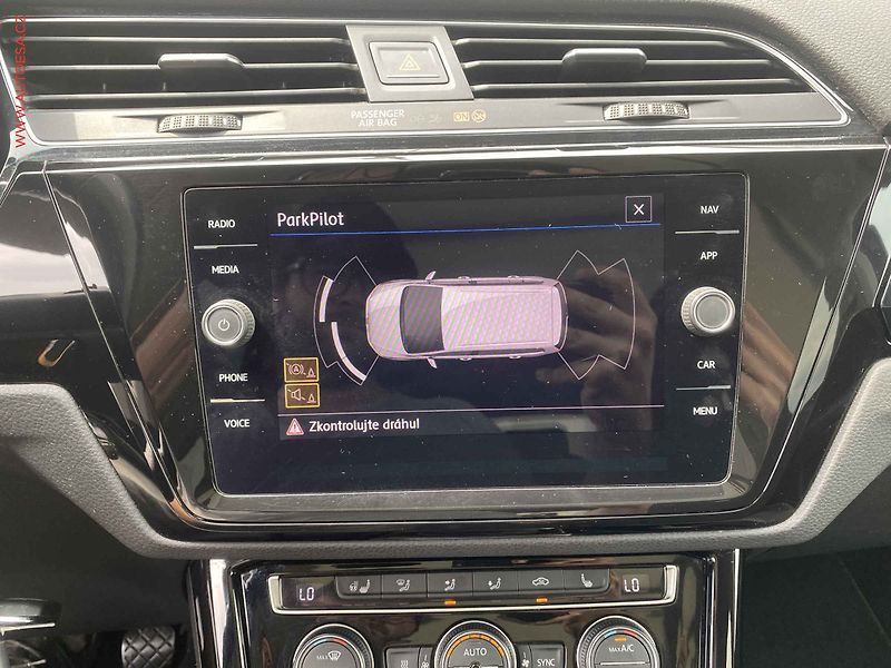Volkswagen Touran (2019) 2.0 TDi, Highline, TZ - fotka 19 z 20