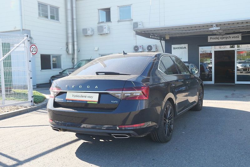 Škoda Superb - fotka 2 z 6