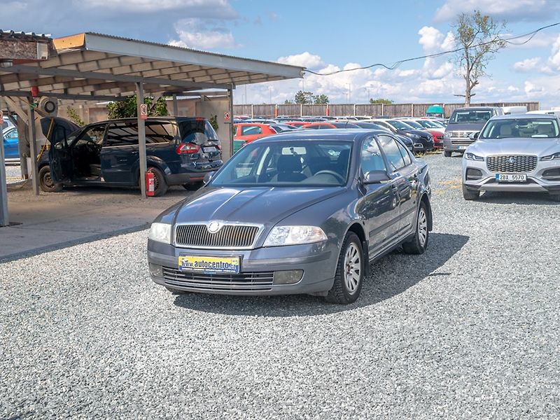 Škoda Octavia (2008) ČR 2.0TDI 103KW man – DIGI - fotka 1 z 37