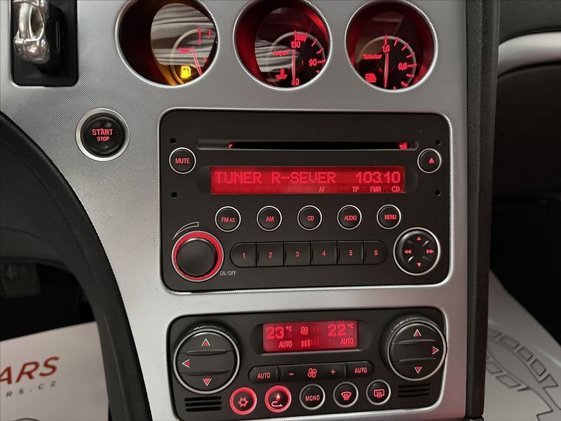 Alfa Romeo 159 2,4   JTDm V5 147 kW BOSE TOP - fotka 16 z 40