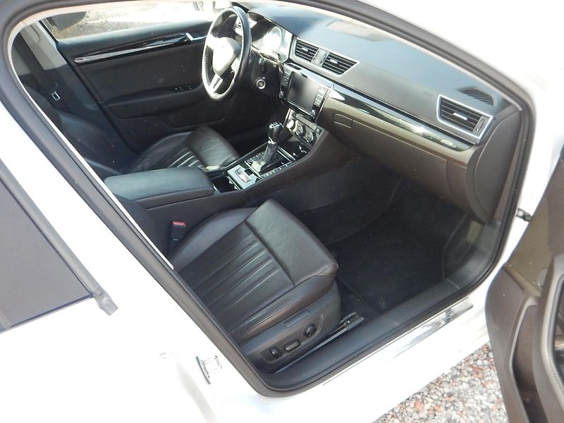 Škoda Superb 2.0 TDI, DSG, L&K, DIGIKLIMA - fotka 13 z 37