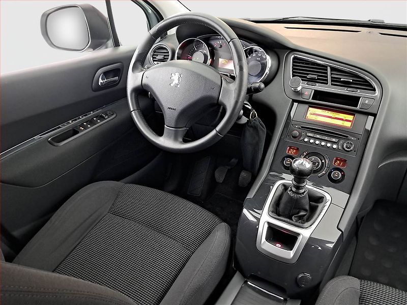 Peugeot 5008 (2012) 1.6 HDi, Tažné, dobrý stav - fotka 7 z 16