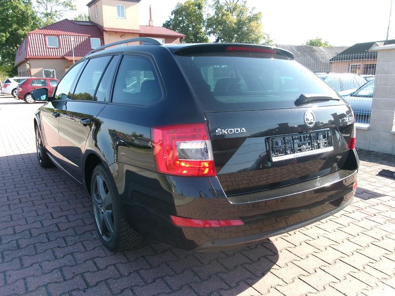 Škoda Octavia 2,0 TDI AUTOKLIMA - fotka 6 z 40