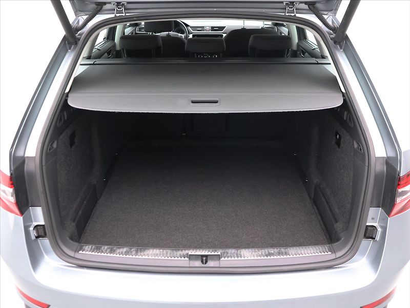 Škoda Superb 1,5 TSI 110kW CZ Xenon Navi - fotka 10 z 29