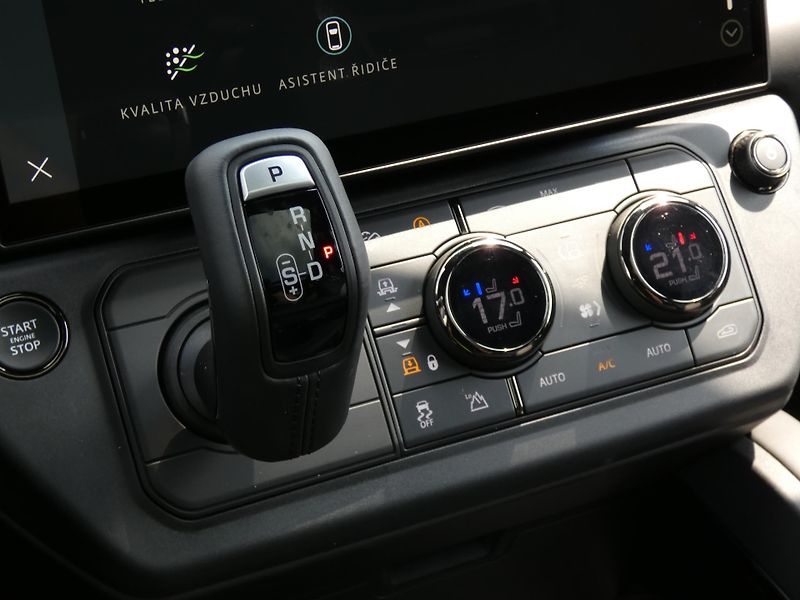 Land Rover Defender 110 4,4 OCTA P635 - fotka 34 z 48