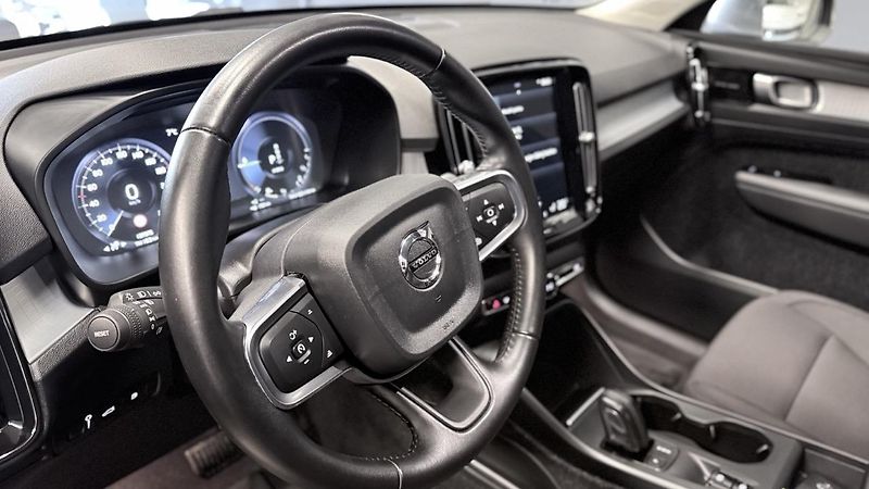 Volvo XC40 (2021) T4,Inscription ,REZERVOVÁNO  - fotka 24 z 50