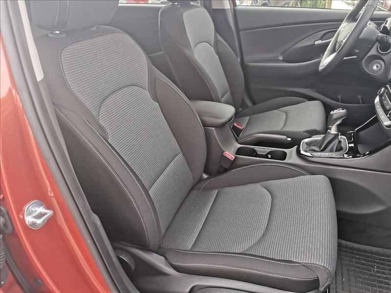 Hyundai i30 1,0 T-GDI Smart - fotka 10 z 17