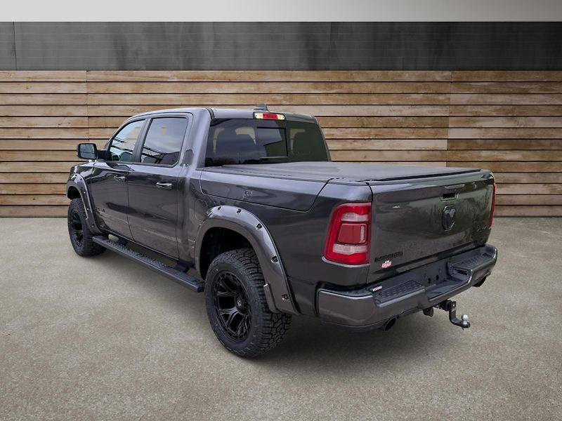 Dodge RAM (2022) +LARAMIE+VZDUCH+OFFROAD PAKET+ - fotka 5 z 23