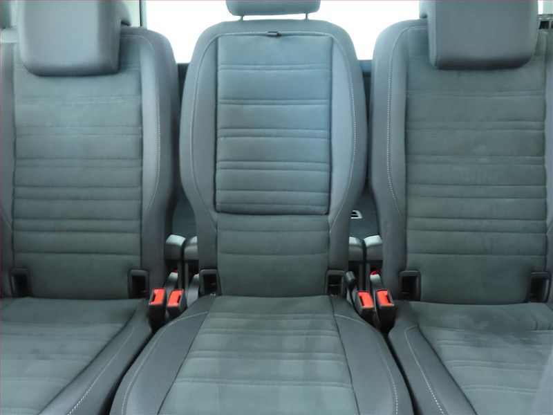 Volkswagen Touran (2023) 1.5 TSI - fotka 10 z 30