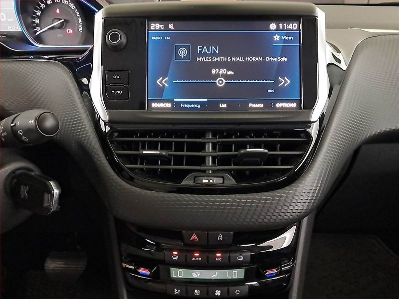 Peugeot 2008 (2018) 1.2 PureTech, Automat - fotka 18 z 20
