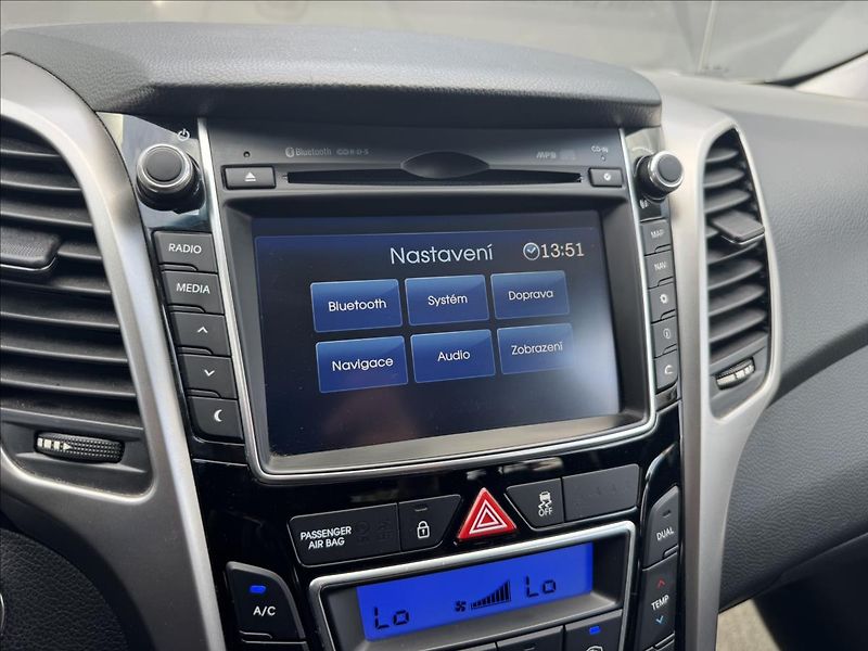 Hyundai i30 1,6 CRDI Premium AT ČR - fotka 20 z 28