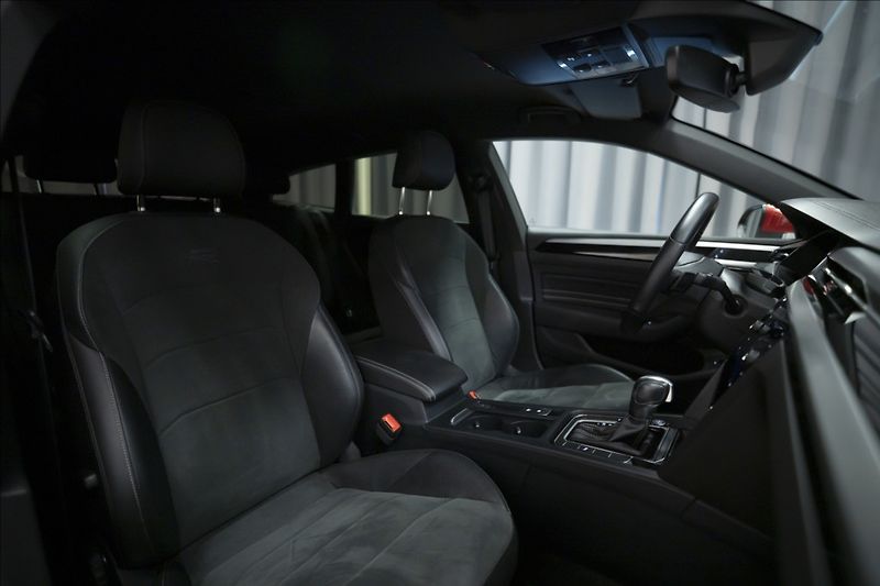 Volkswagen Arteon 2,0 TDI DSG R-LINE 1. MAJ ČR - fotka 28 z 36