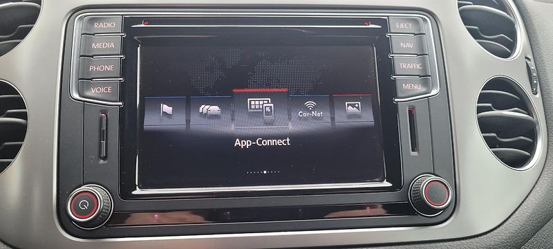 Volkswagen Tiguan (2016) 1,4TSi 110kW DSG R-Line Bi-Xen - fotka 25 z 39