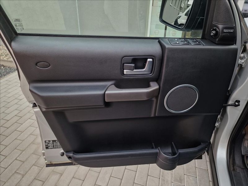 Land Rover Discovery 2.7 TDV6 140kW 4x4 - fotka 33 z 42