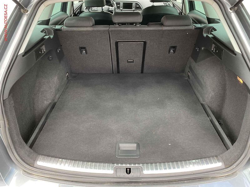 Seat Leon (2016) 2.0TDi, FR, LED, navi - fotka 7 z 19