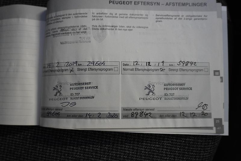 Peugeot 5008 1.6 E-THP ALLURE AUT. - fotka 29 z 32