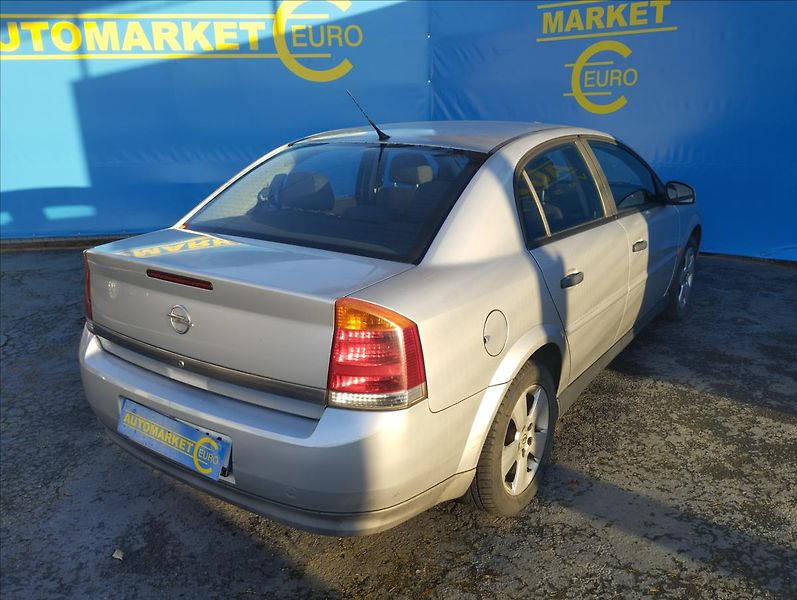 Opel Vectra 1,8 i 90KW - fotka 6 z 16