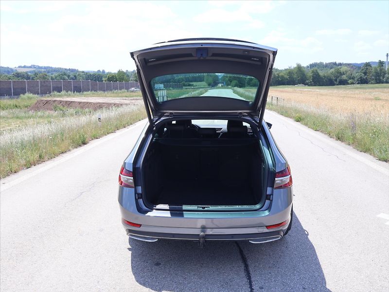 Škoda Superb 2,0 TDI 147kW CZ 4x4 L&K DSG D - fotka 11 z 35
