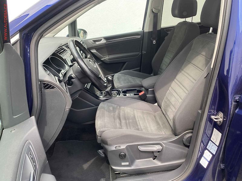 Volkswagen Touran (2019) 2.0 TDi, Highline, TZ - fotka 9 z 20