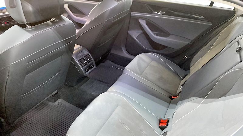 Volkswagen Passat 1.5 eTSI Webasto Tažné Kamera - fotka 12 z 14