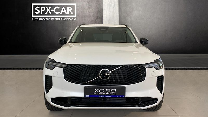 Volvo XC90 (2026) ULTRA DARK, B5 AWD, 184+10 kW - fotka 2 z 12