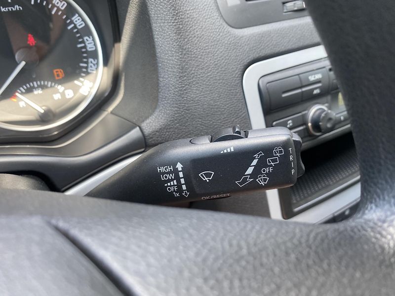 Škoda Octavia 1.6i 75kW - KLIMATIZACE - PDC - fotka 16 z 35