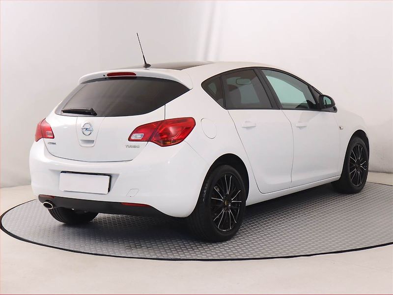 Opel Astra (2012) 1.4 T, Tempomat - fotka 5 z 15