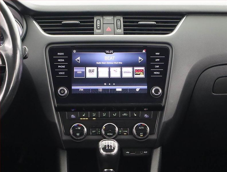 Škoda Octavia (2017) Style 1.8 TSI, Serv.kniha - fotka 12 z 22