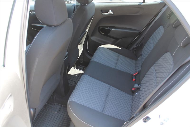 Kia Picanto 1,0 I  1.MAJ,9.755.KM,COMFORT - fotka 28 z 32