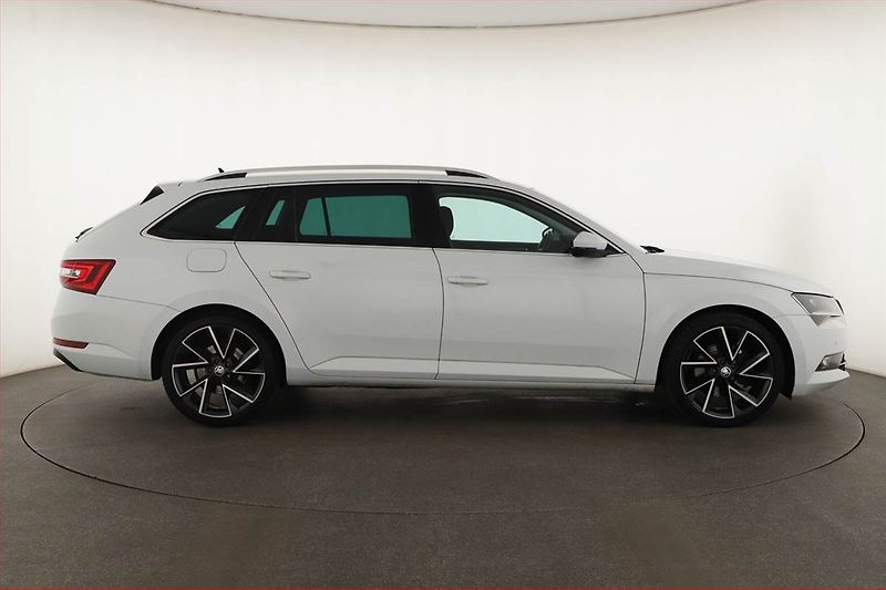 Škoda Superb (2016) Style 2.0 TDI, Navi, Bi-Xenony - fotka 6 z 19