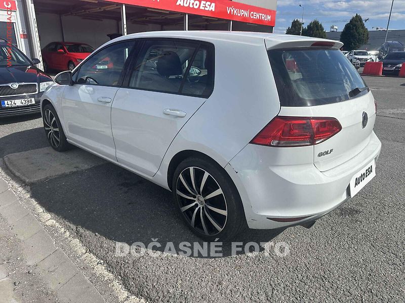 Volkswagen Golf (2014) 1.2 TSi, 1.maj,ČR - fotka 2 z 3