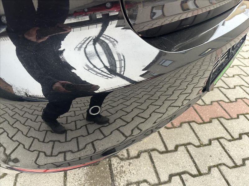 Volkswagen Golf 1,6 MPI - fotka 20 z 20