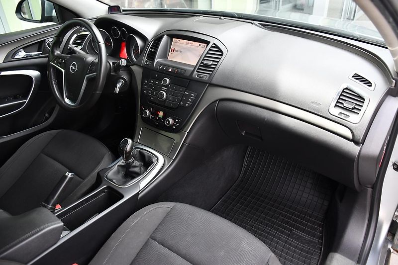 Opel Insignia 2.0CDTi  - fotka 13 z 40