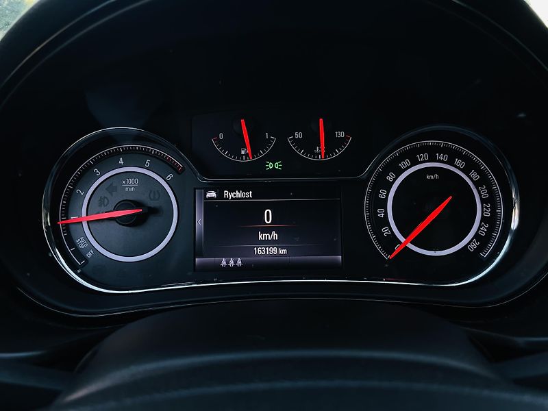 Opel Insignia 2.0CDTi MANUÁL VÝHŘEV LED - fotka 39 z 41