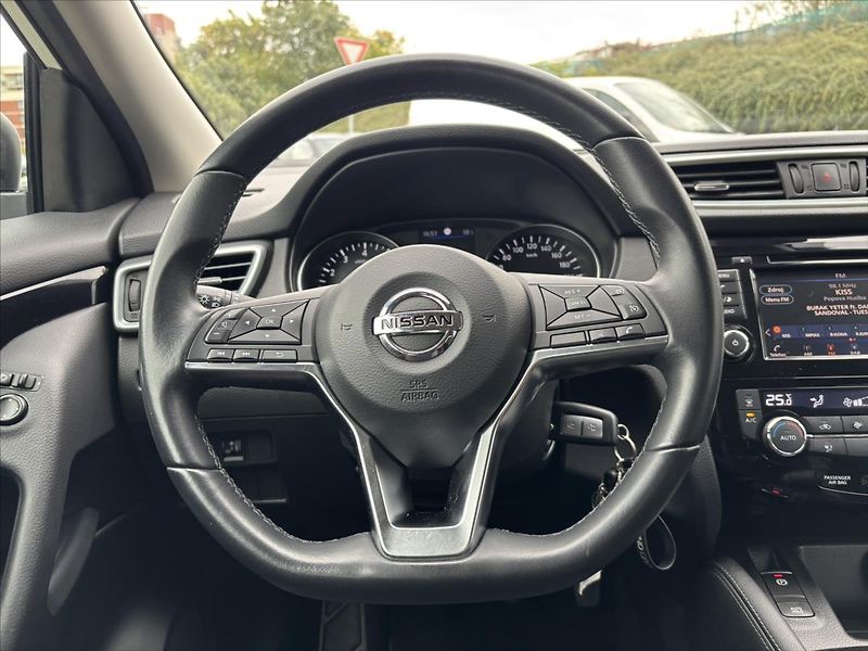 Nissan Qashqai 1,3 DIG-T Acenta VÝHŘEV KAMERA - fotka 16 z 37