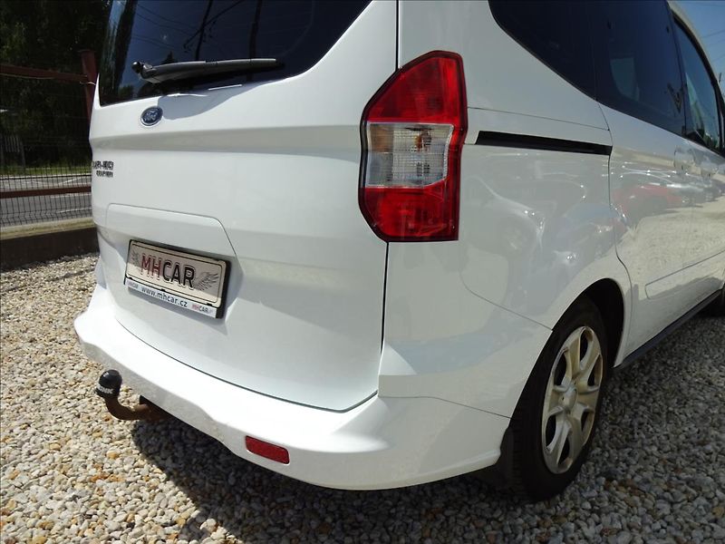 Ford Tourneo Courier 1.5 TDCI - fotka 14 z 44